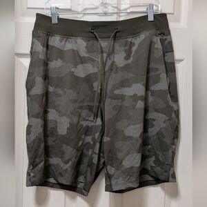 Lululemon T.H.E. Short 9" *Linerless Size L Variegated Mesh Camo Max Dark Olive